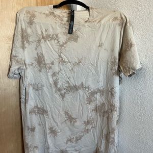 Lululemon men’s tie dye shirt. Size large. Slightly worn.